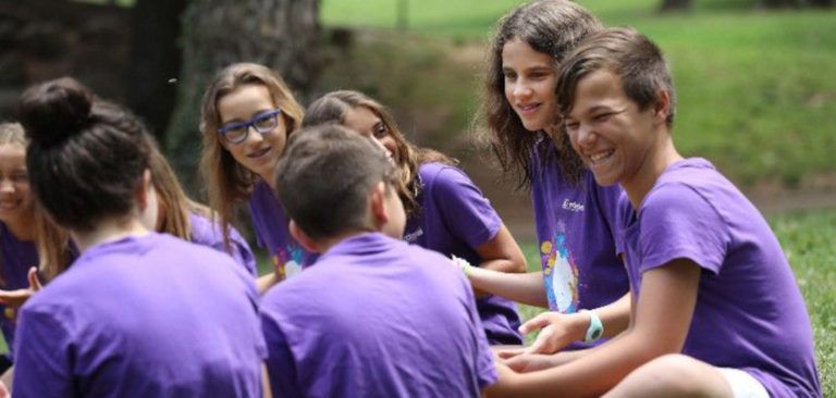 Com afavorir la cohesió de grup amb colònies escolars a la tardor