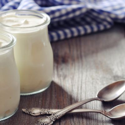 Iogurt ecològic i sense sucre al menjador escolar