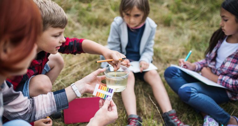 15 projectes de ciència ciutadana per fer amb infants i joves