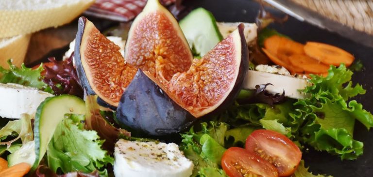Recepta: amanida amb magrana, figues i panses