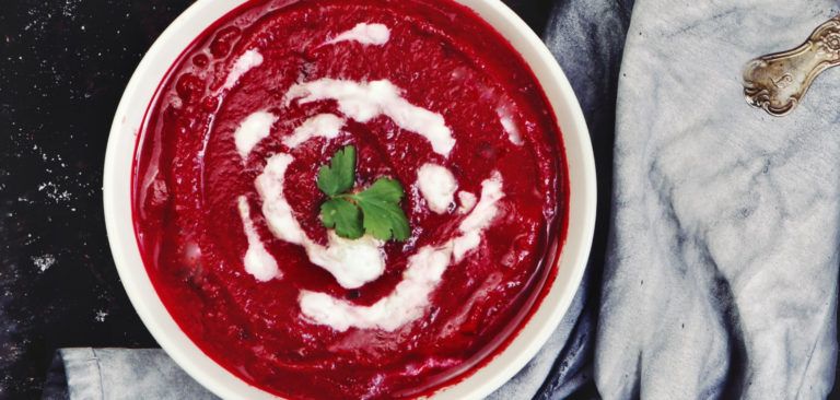 Receta: sopa de remolacha, manzana y pepino