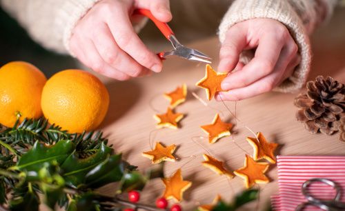 guirnalda naranja decoraciones Navidad Fundesplai