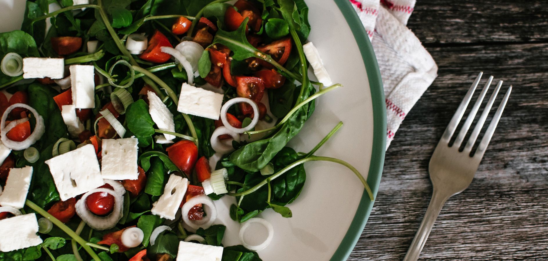 Receta: Ensalda de espinacas con tomate y manzana