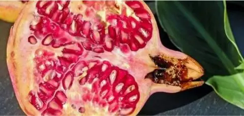 Fruita magrana tallada