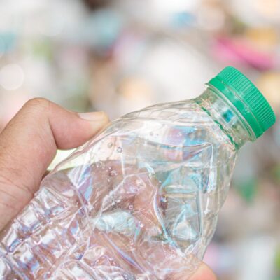 10 Manualitats per reutilitzar el plàstic