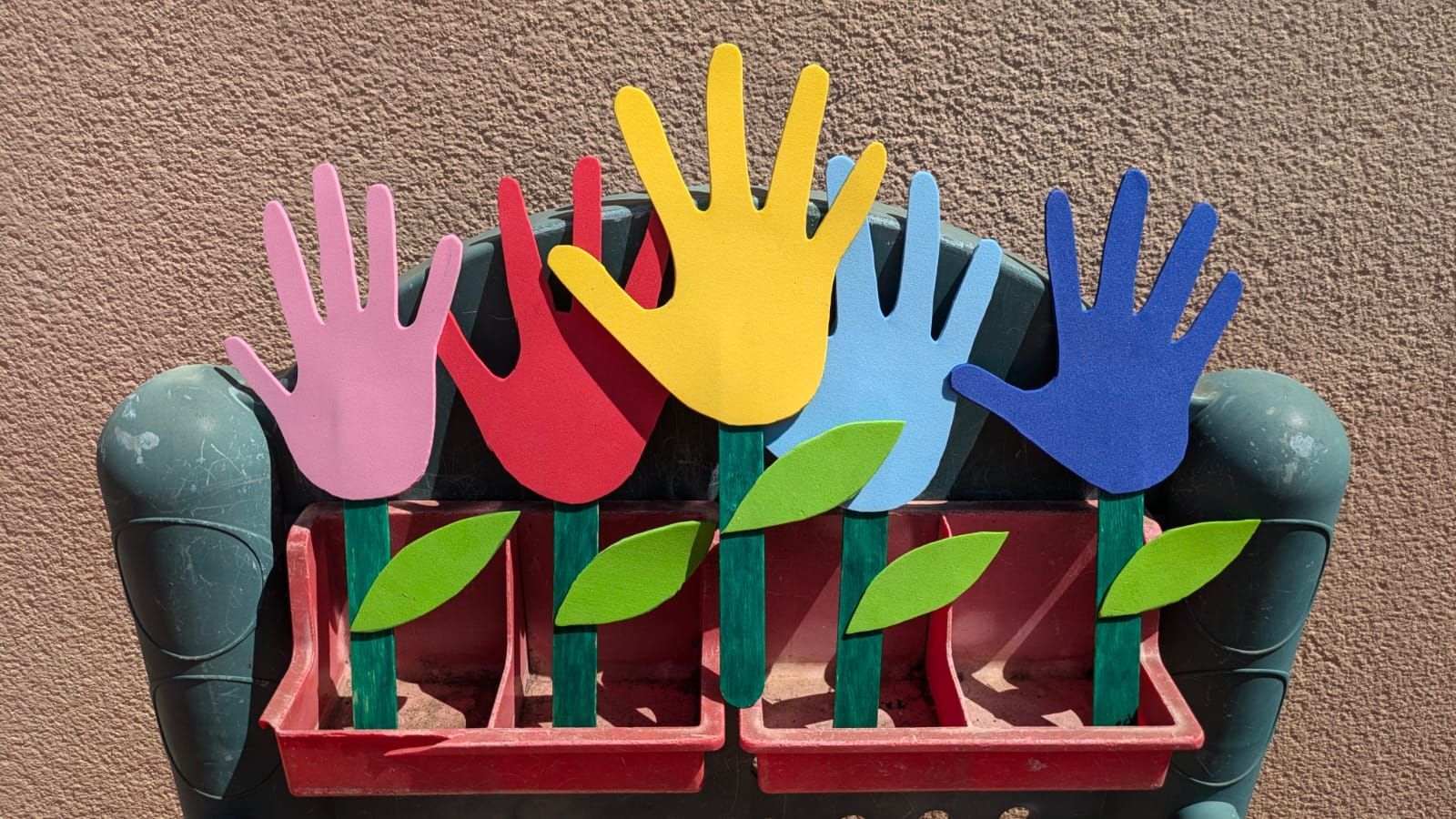 Manualitats mans Fundesplai Manualitats mans per a infants i joves