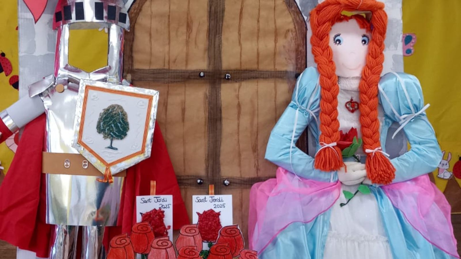 Personatges Sant Jordi Fundesplai Personatges Sant Jordi durant el temps educatiu del migdia