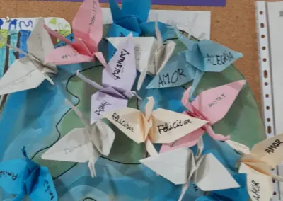 Grues amb desitjos dels infants