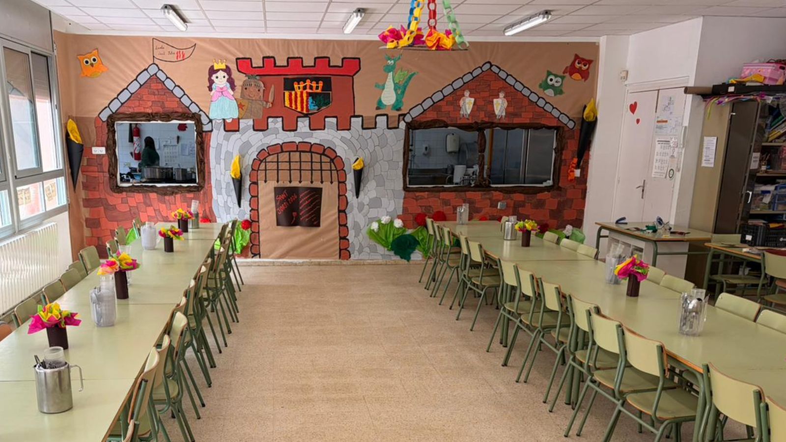 Menjador decorat Sant Jordi 2026